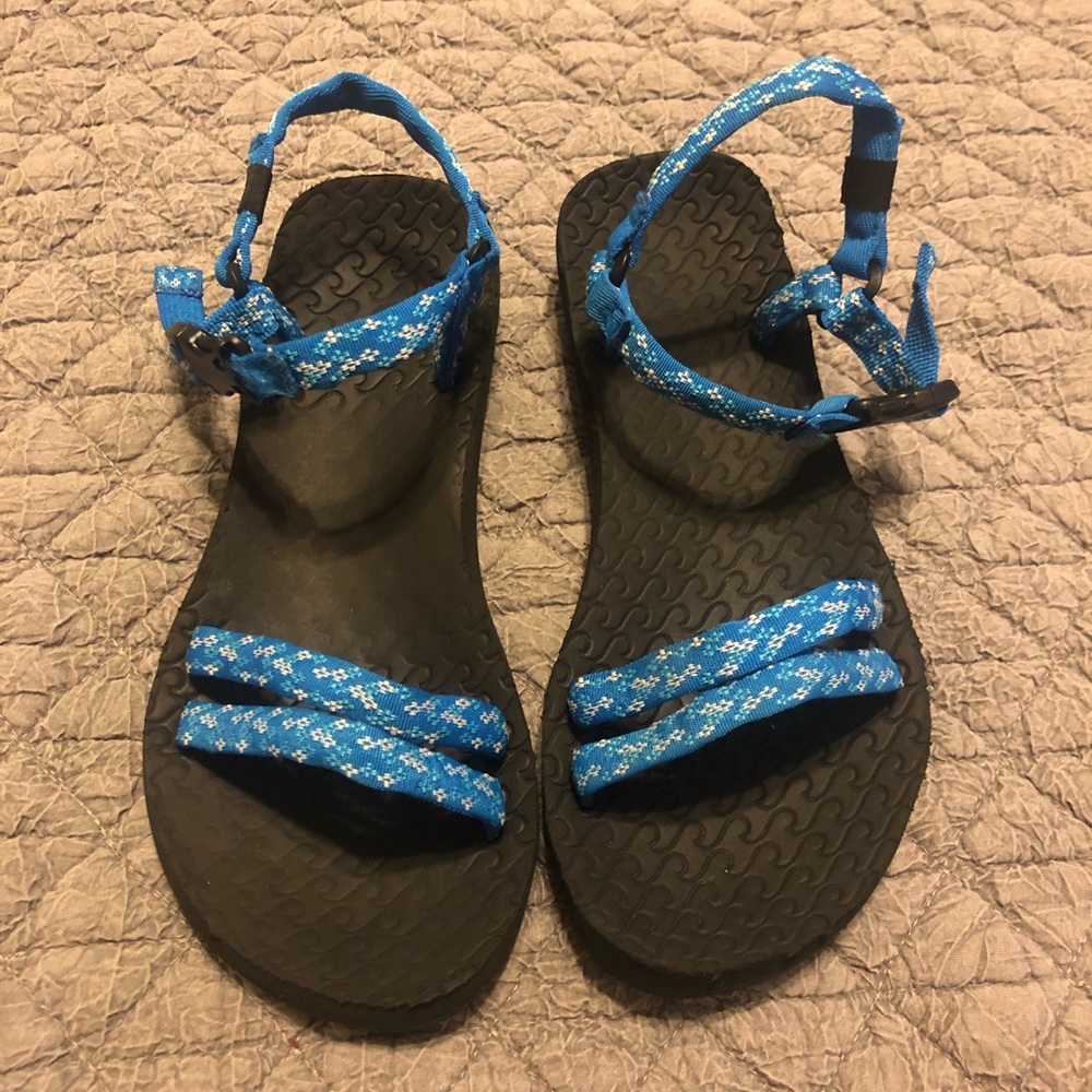 Sandals - Picture 2 of 3